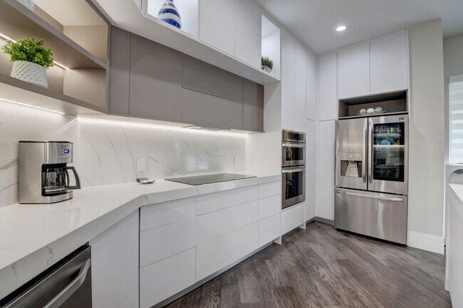 Building Photo - 921 Osceola Dr