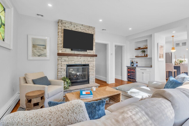 Building Photo - 146 Rumson Rd