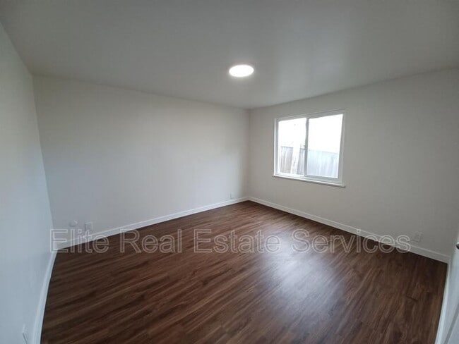 Building Photo - 239 Cottonwood Rd