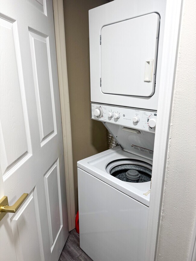 Building Photo - 206 Park Lane