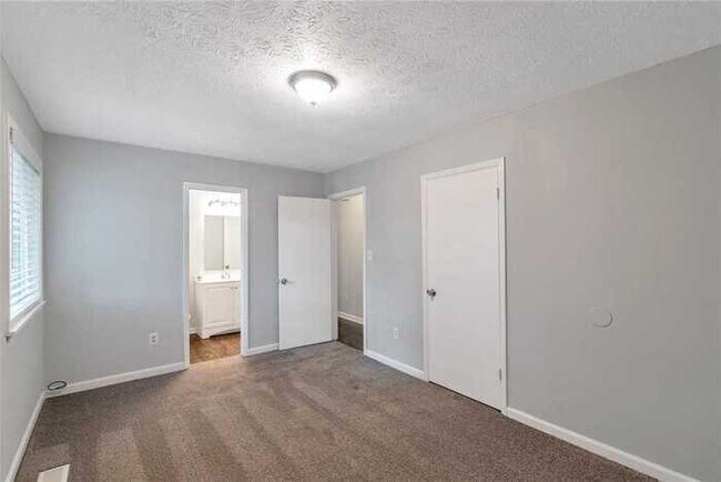 Building Photo - Fantastic 4bd/2ba home! Let yourself in!
