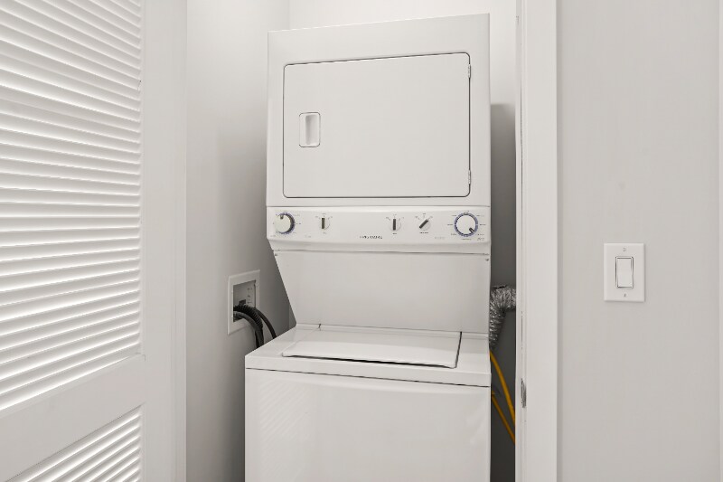 Building Photo - 717 W Adams St