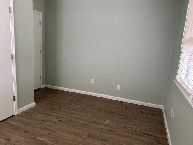 Building Photo - 801-803 Rouse Duplex