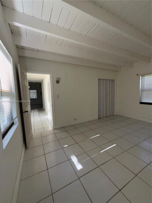 Building Photo - 1503 NE 128th St