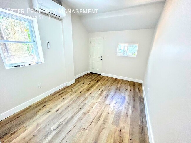 Building Photo - 1464 N Wilton St