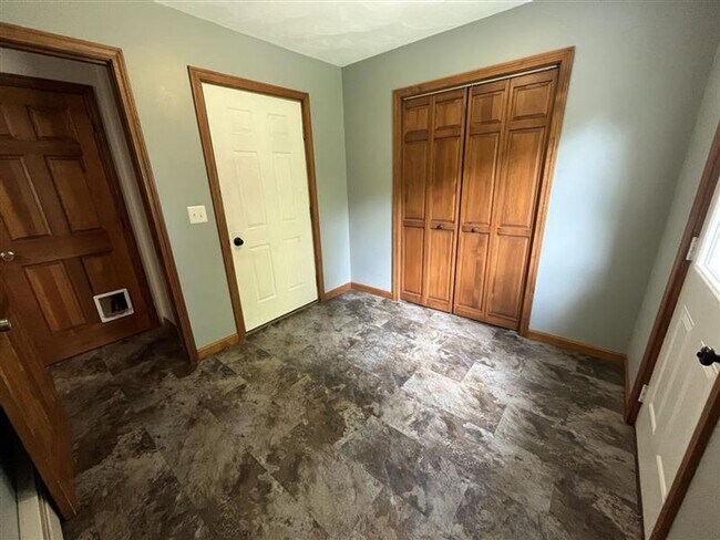 Building Photo - Three Bedroom Single Family House for Rent...