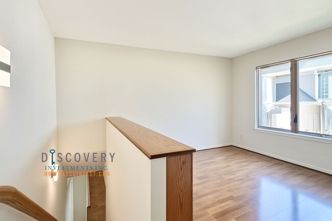 Building Photo - Updated MCM Gem in Adams Point