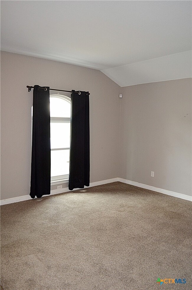 Building Photo - 423 Reservation Dr