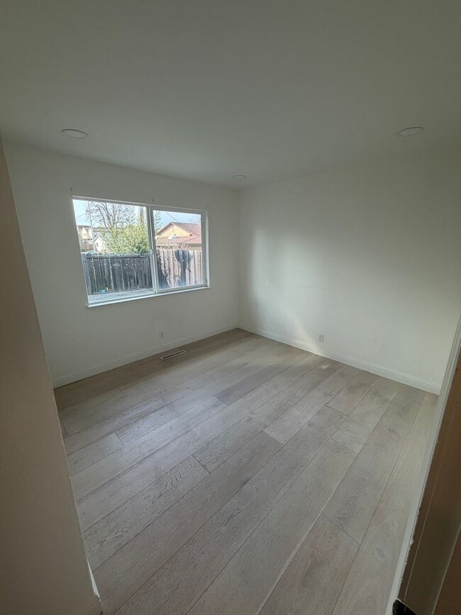 Building Photo - Beautiful Fremont Home for Rent – Prime Location