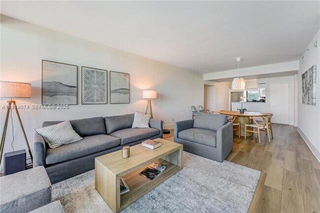 Building Photo - 601 NE 36th St