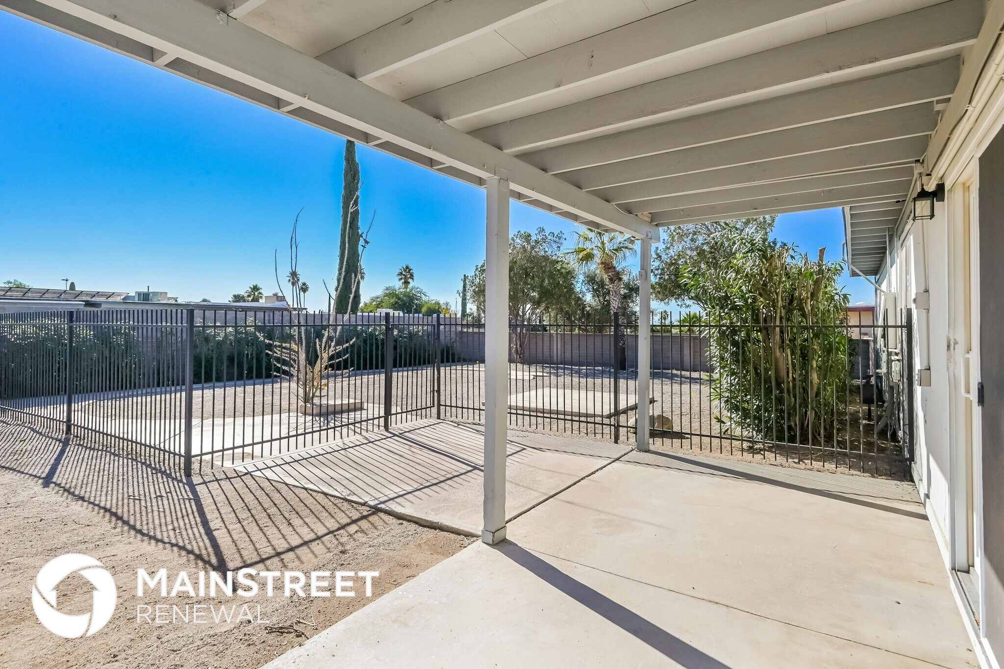 Building Photo - 9802 E Stella Rd