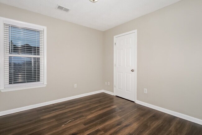 Building Photo - 7658 Shadow Hills Dr