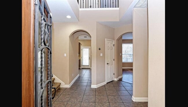 Building Photo - 10121 Channel Island Dr