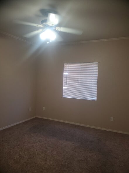 Building Photo - 6800 Vista del Norte Rd NE
