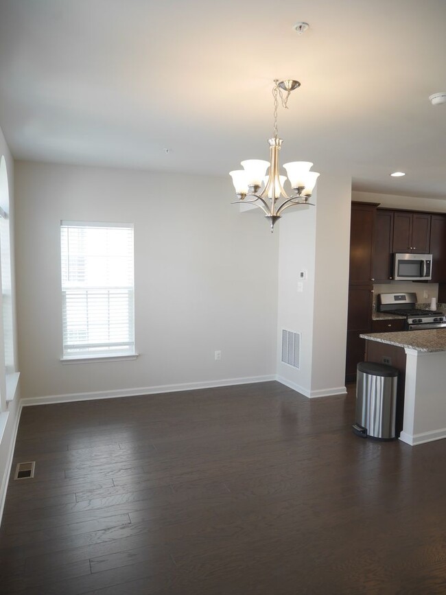 Building Photo - Stunning 3 Bedroom End Unit Townhome