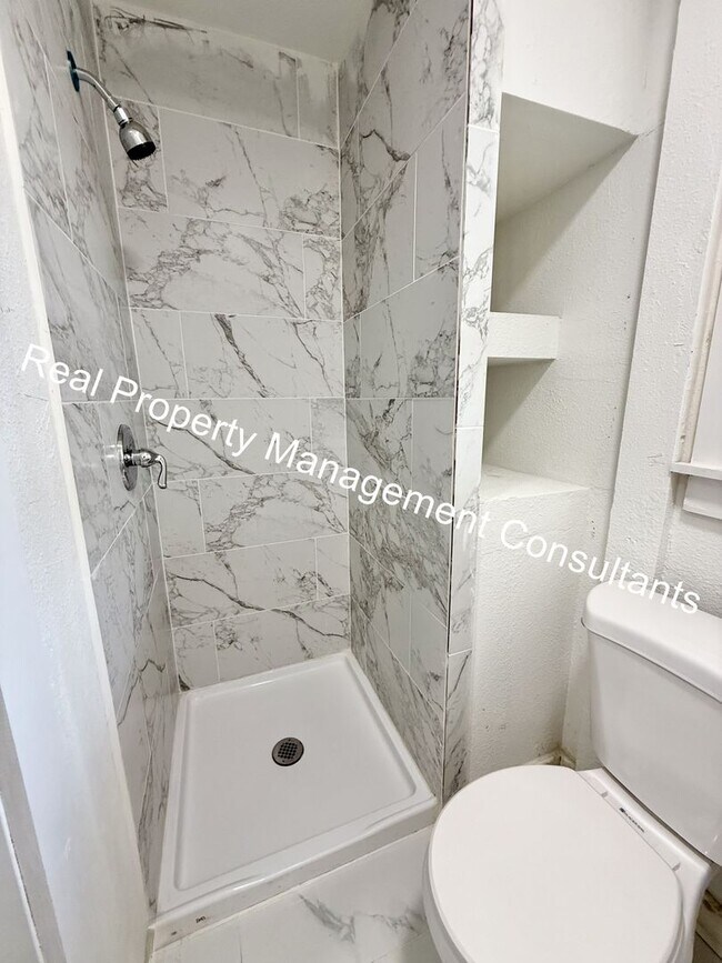 Building Photo - $500 off Frist Months Rent on Spacious 4 B...