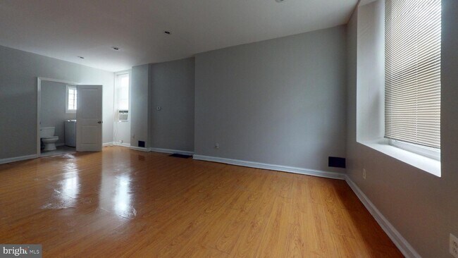 Building Photo - 125 W Rittenhouse St