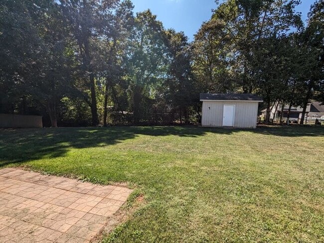 Building Photo - 3BD/2BA Home in Hickory