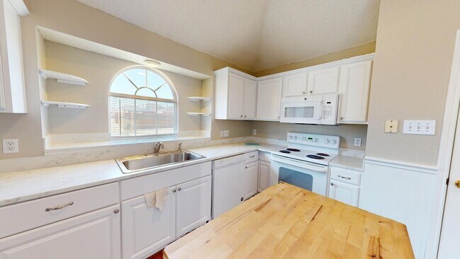 Building Photo - 7812 Silver Sage Dr