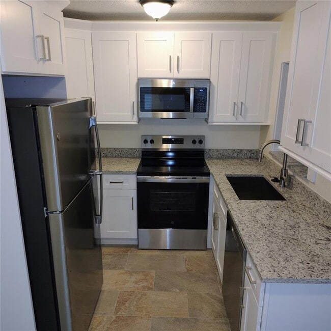 Building Photo - 2230 Grove St S