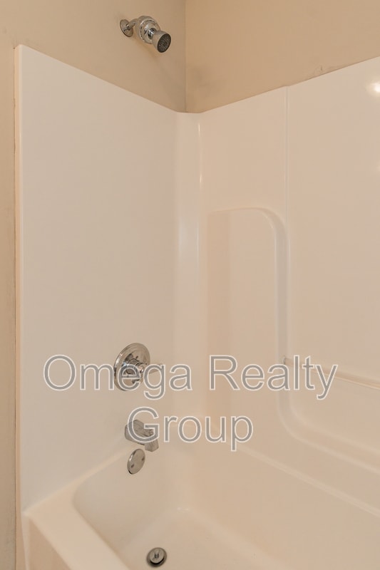 Building Photo - 3550 Cres Gardens Dr