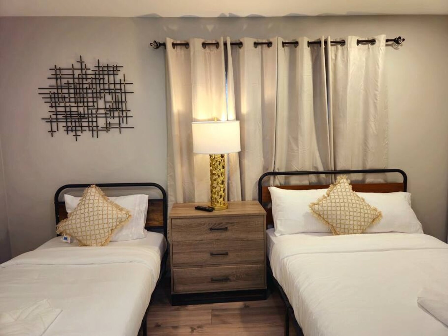 Building Photo - 1063-67 Gillespie Dr