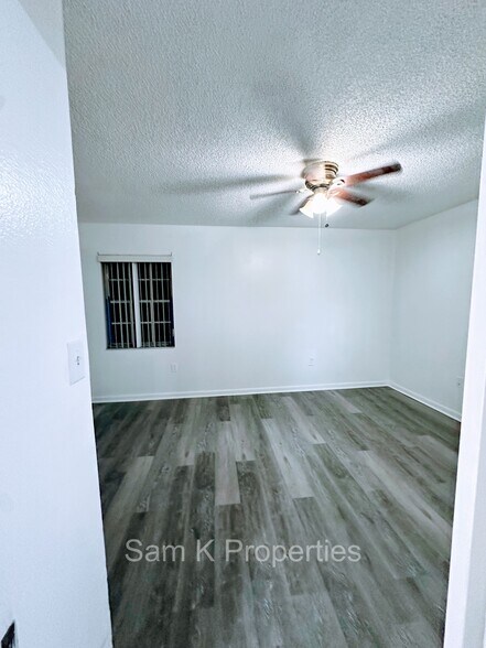 Building Photo - 331 W Alamo Dr