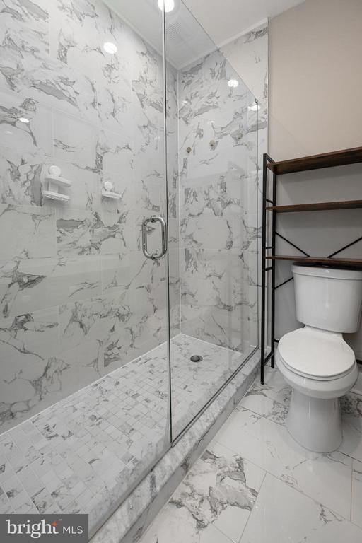 Building Photo - 1443 N Hollywood St