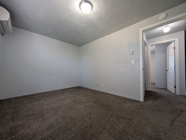 Building Photo - Newly Renovated 2-Bedroom, 1.5-Bath Apartm...