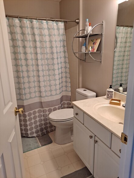 Building Photo - 6729 Meadow Creek Dr