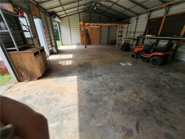 Building Photo - 5143 Ponderosa Farm Rd