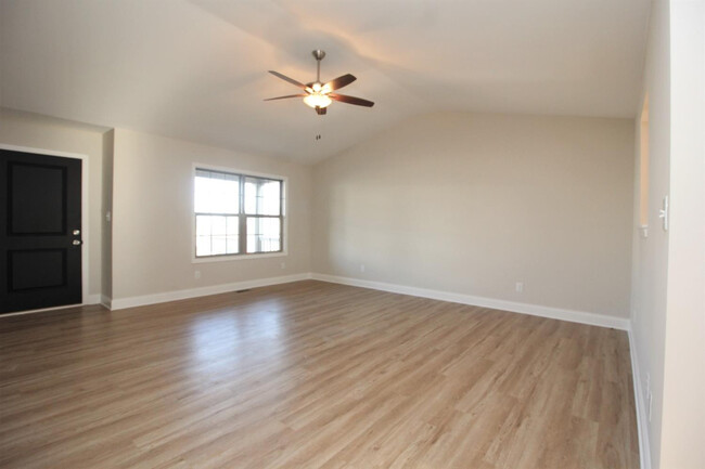 Building Photo - 1140 Orchard Dr