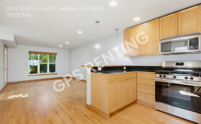 Building Photo - 118 N 104th St