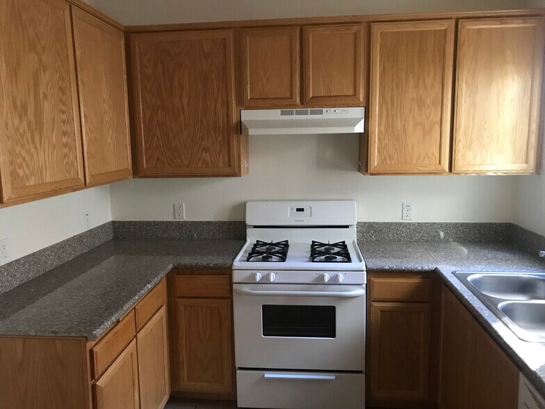 Primary Photo - 15643 Wyandotte St