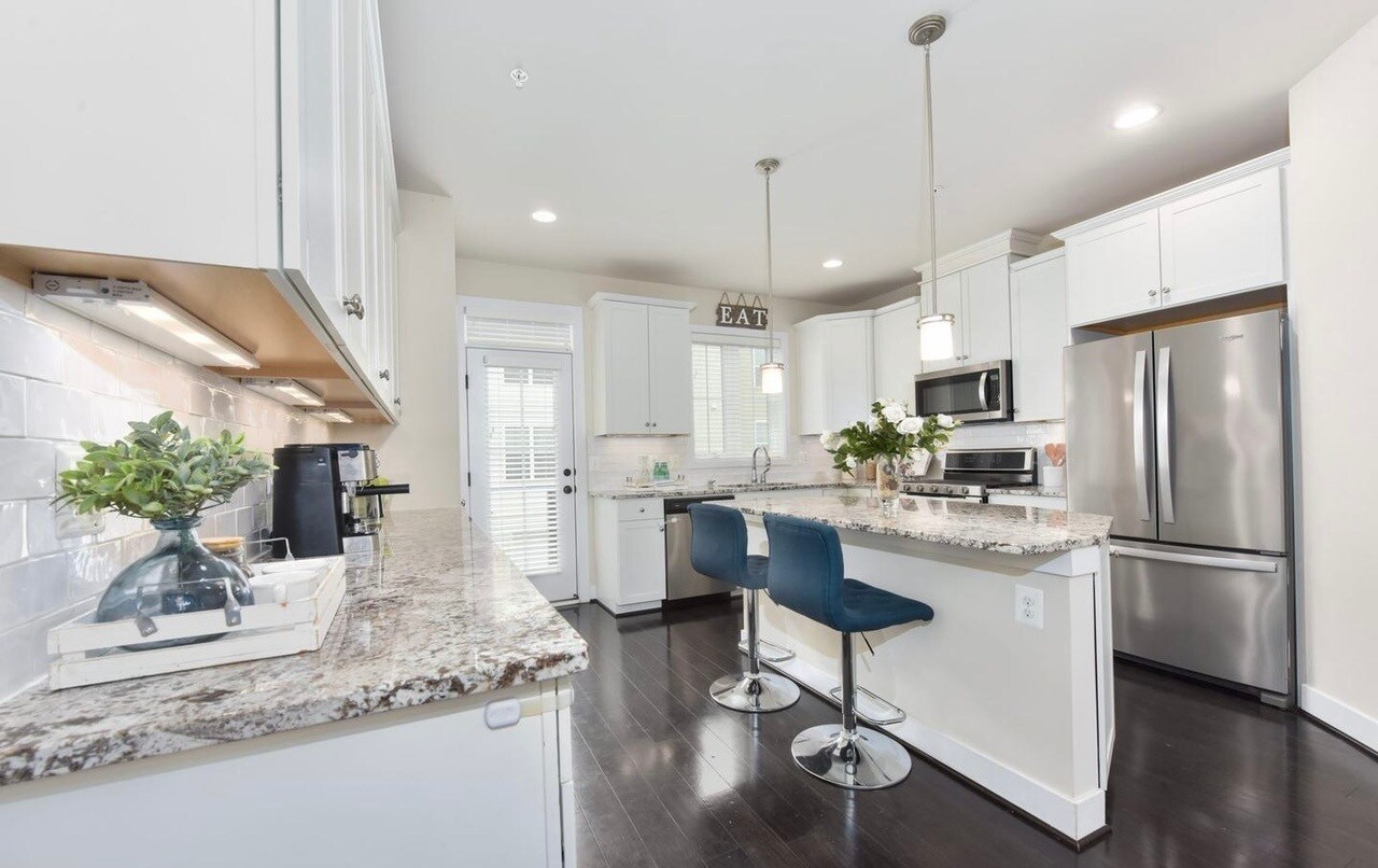 Building Photo - 12611 Macaulay St