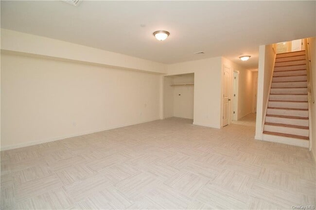 Building Photo - 94 Thatcher Ave