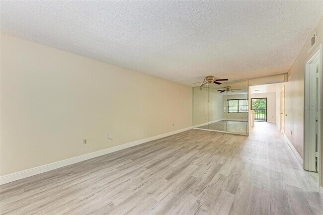 Building Photo - 425 30th Ave W