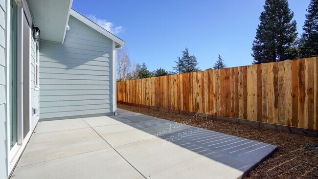Building Photo - 542 Trisha Ln