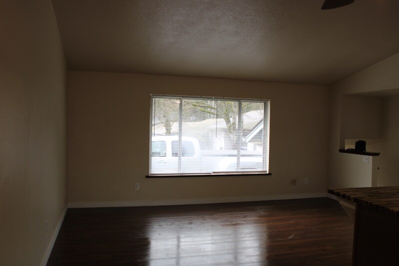 Building Photo - 10915 SW Hall Blvd