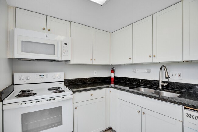 Building Photo - 10 Sheoah Blvd