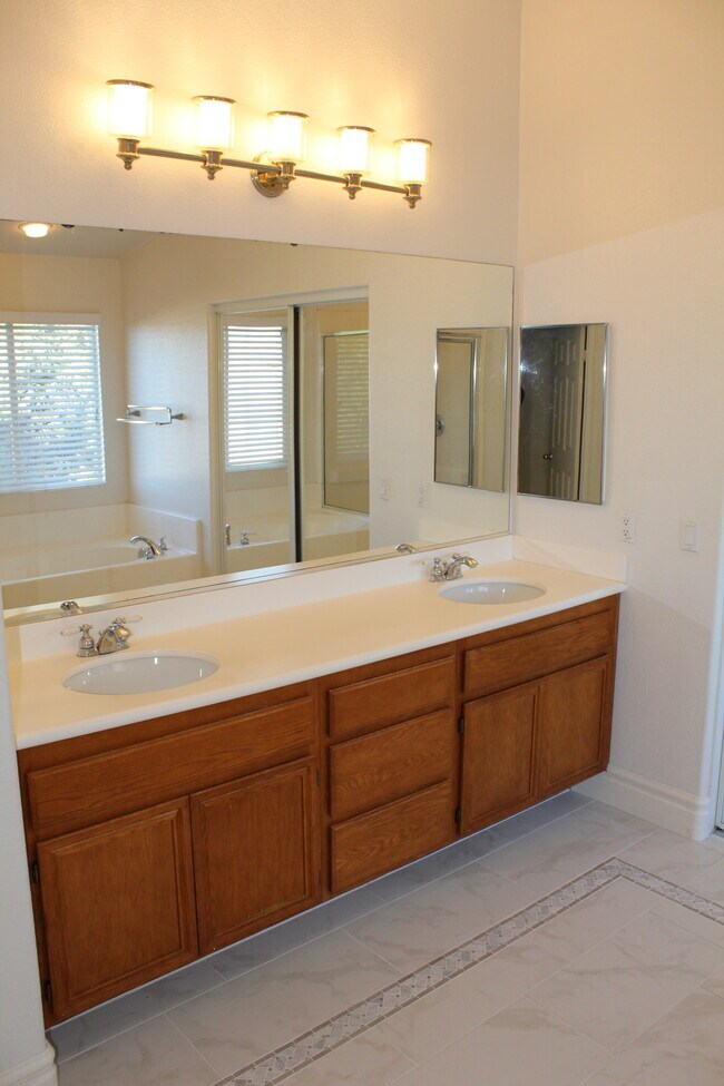 Building Photo - 35703 Date Palm St