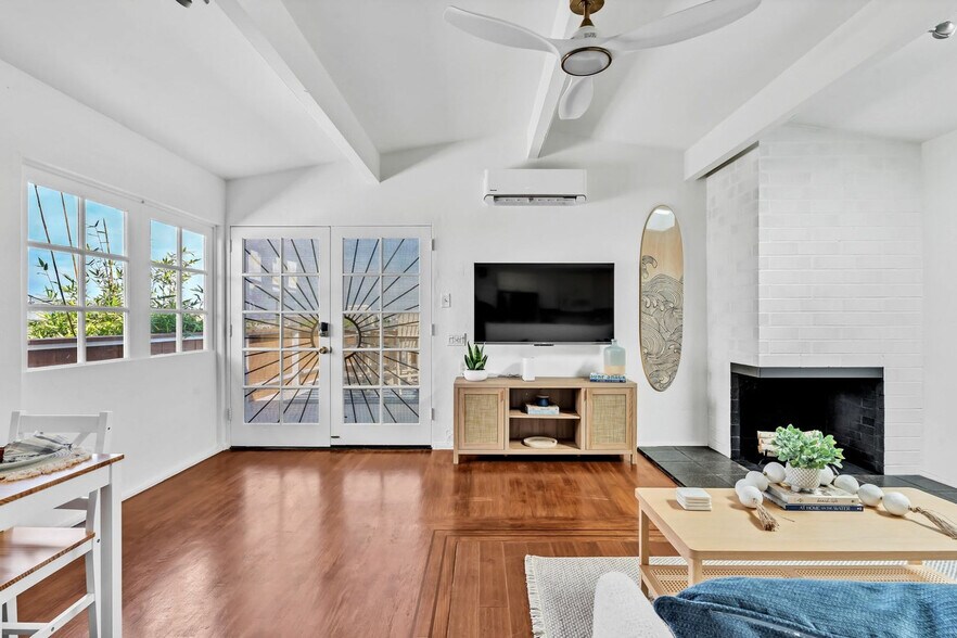 Building Photo - 4585 Saratoga Ave