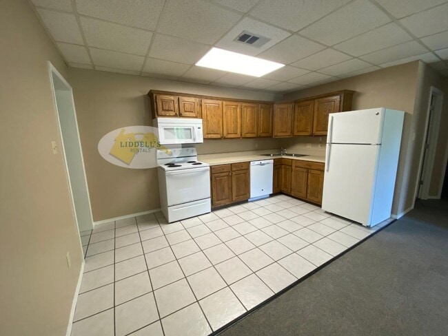 Building Photo - 219 Academy Dr