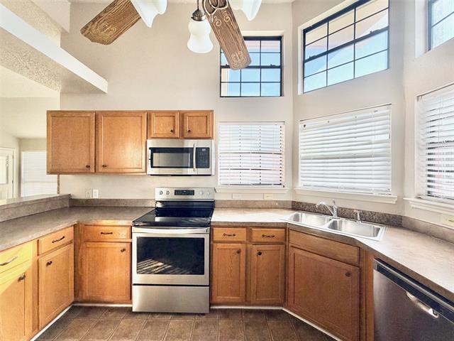 Building Photo - 3101 Hillcrest Dr