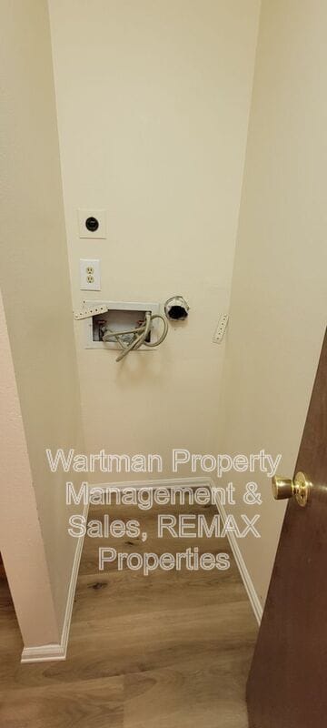 Building Photo - 4560 Excalibur Ct
