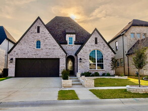 Building Photo - 1725 Friendship Ln