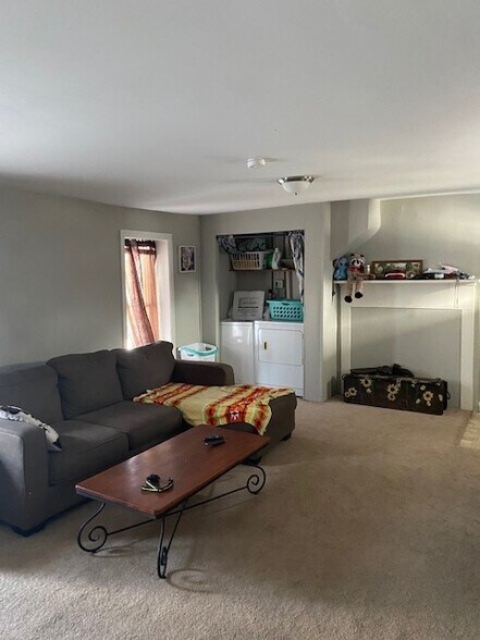 Building Photo - 21 W Main St