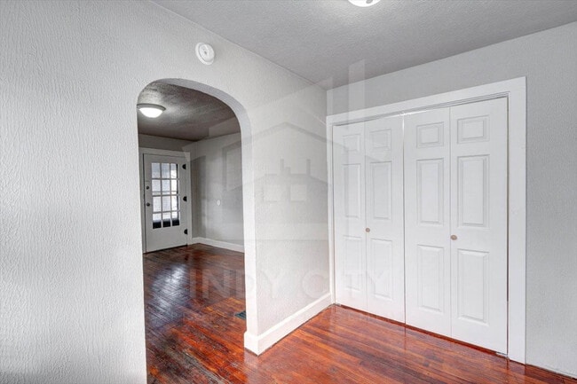 Building Photo - 3209 W 10th St