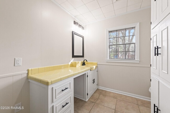 Building Photo - 240 N College Rd