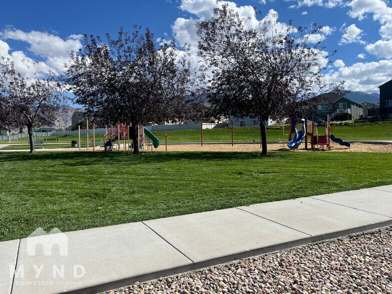 Building Photo - 426 Diamant Ln